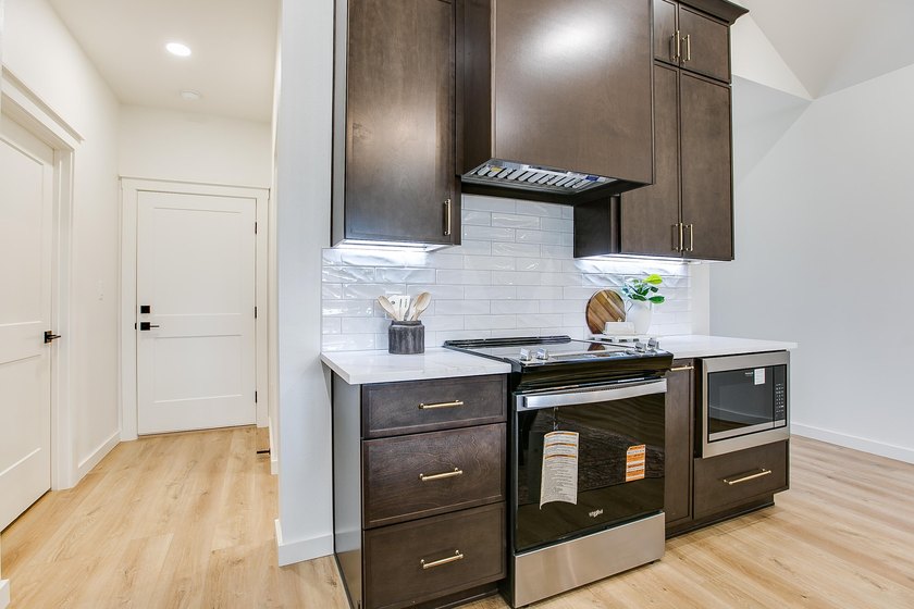 Welcome to this beautifully crafted new construction home - photo 10