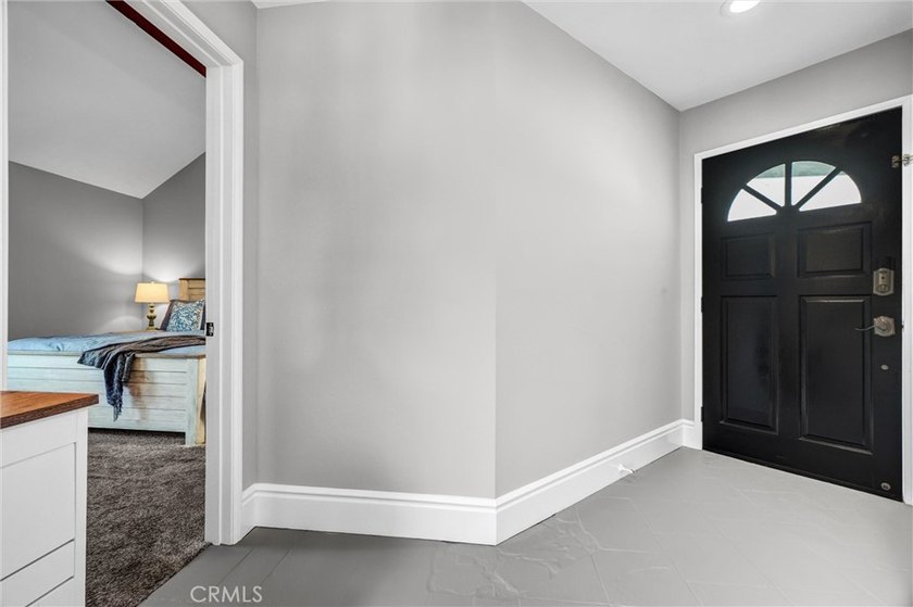 Exceptional end unit 3 bedroom, no one above you, tranquil - photo 4