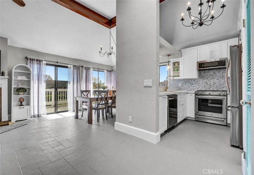 Exceptional end unit 3 bedroom, no one above you, tranquil - photo 6