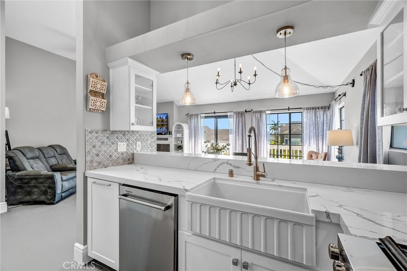 Exceptional end unit 3 bedroom, no one above you, tranquil - photo 9