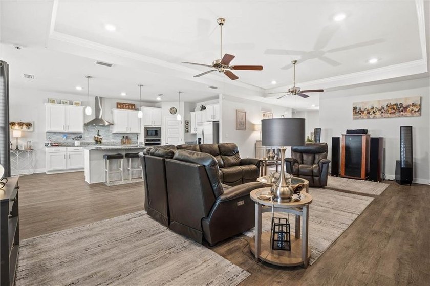Move-in ready and priced to sell! This beautiful Hawthorne Plan - photo 5