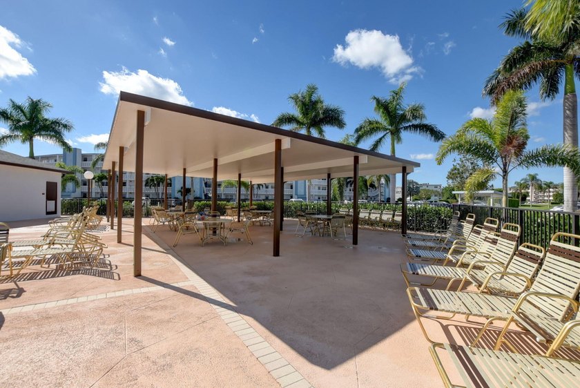 Move right into this updated 1 bed, 1.5 bath 3rd-floor condo in - photo 29