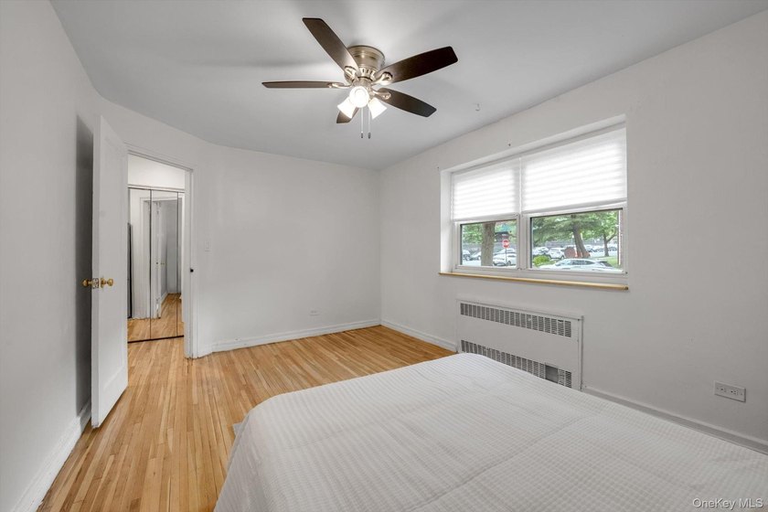 Welcome to this bright and inviting private, well-sunlit - photo 8
