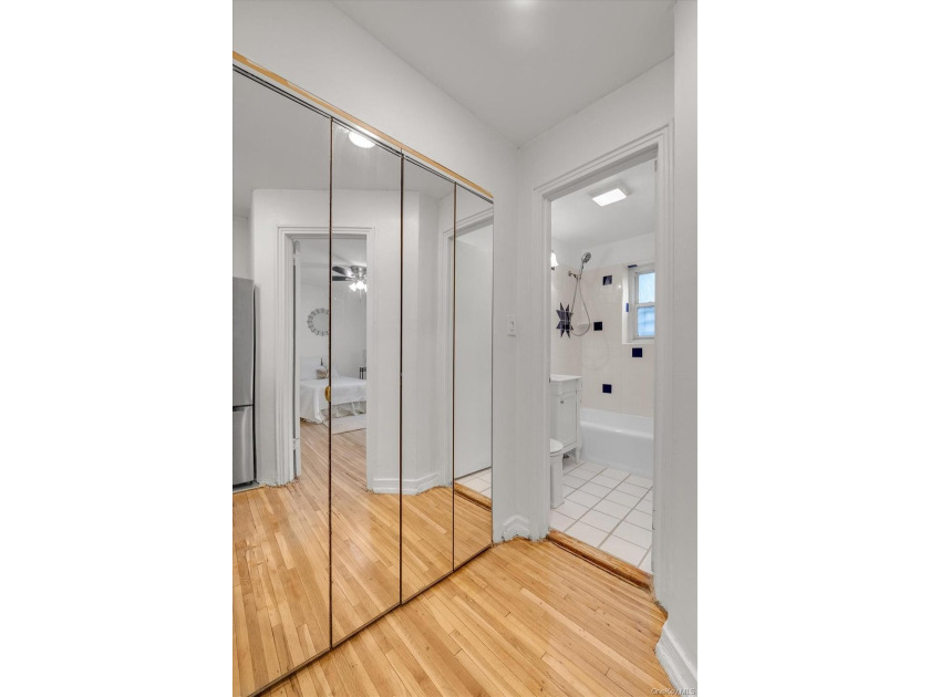 Welcome to this bright and inviting private, well-sunlit - photo 10