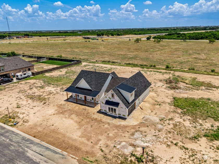 Experience refined living in this exceptional new construction - photo 3