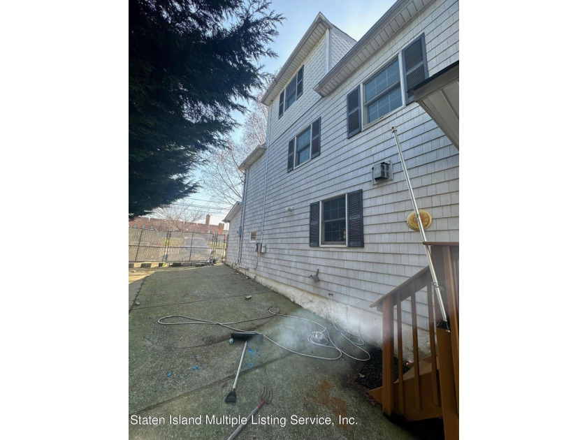 ABSOLUTELY CHARMING 4 BEDROOM, 2 BATH COLONIAL, PERFECT DOLL - photo 3