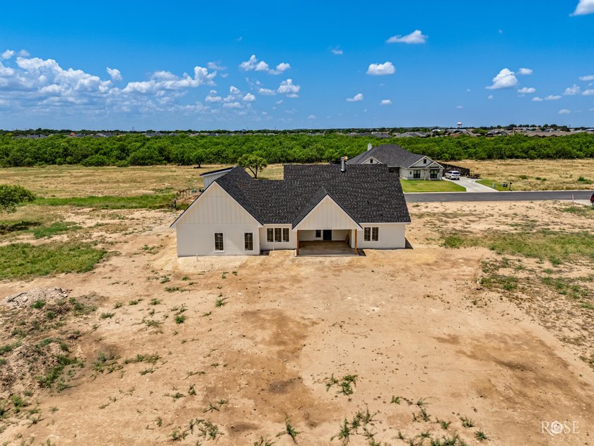 Experience refined living in this exceptional new construction - photo 6