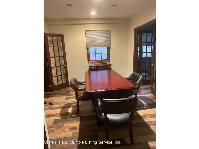ABSOLUTELY CHARMING 4 BEDROOM, 2 BATH COLONIAL, PERFECT DOLL - photo 8