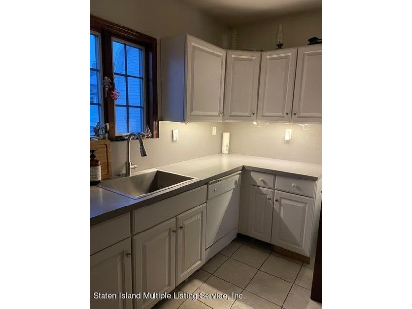 ABSOLUTELY CHARMING 4 BEDROOM, 2 BATH COLONIAL, PERFECT DOLL - photo 10