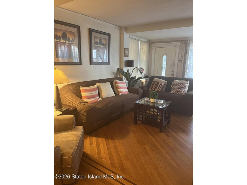 This lovely detached colonial family home has much to offer - photo 4