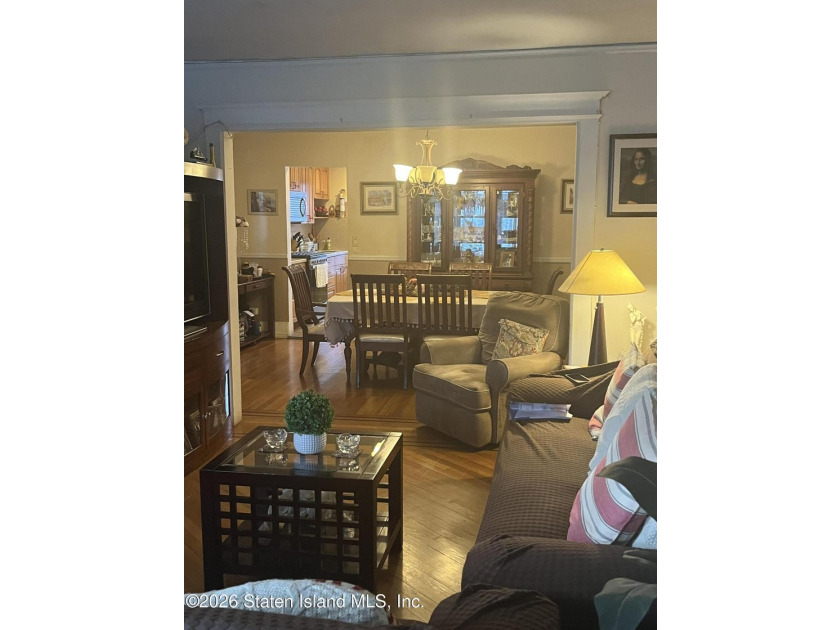 This lovely detached colonial family home has much to offer - photo 6