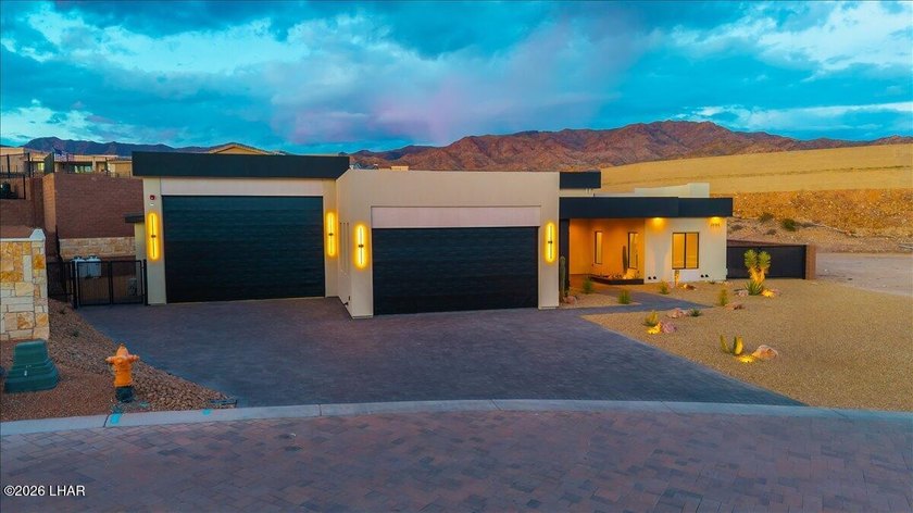 NEW BUILD by McLain Custom Homes! Luxury Living in The Enclaves - photo 17