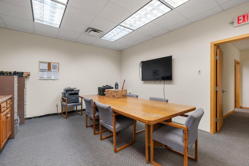 Welcome to this exceptional commercial property centrally - photo 7