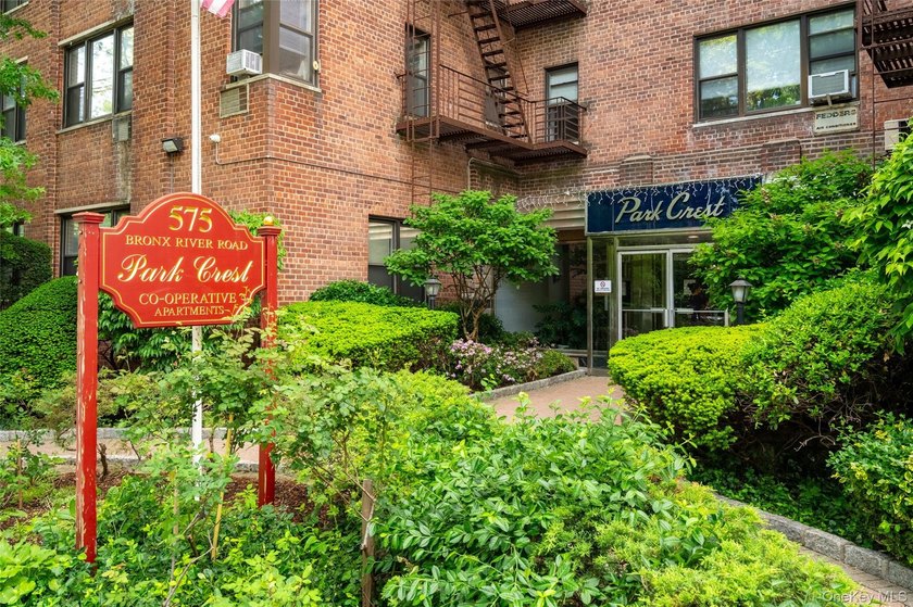 BACK TO MARKET---Welcome to Park Crest! Move right into this - photo 2
