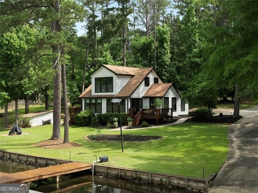 Welcome to your fully renovated Lake Sinclair waterfront retreat - photo 2