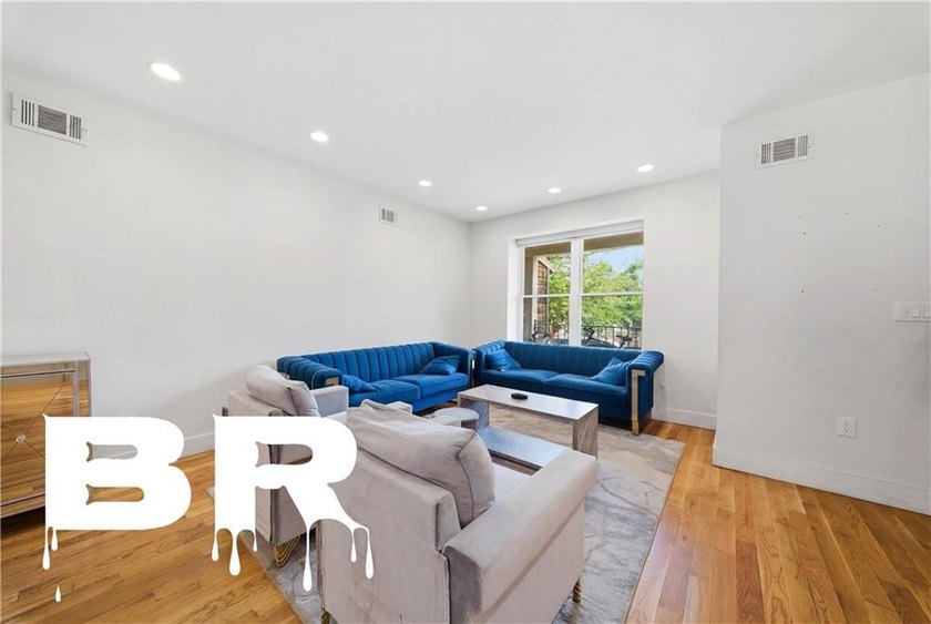 Welcome to this MIC immaculate single-family home with a front - photo 3