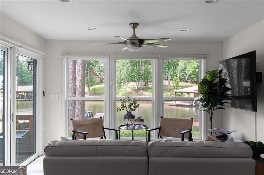 Welcome to your fully renovated Lake Sinclair waterfront retreat - photo 6