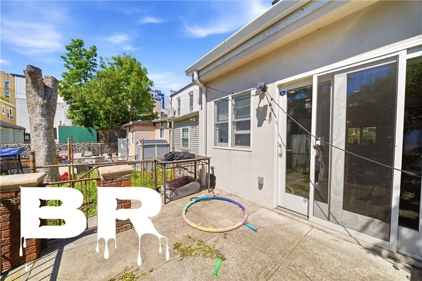 Welcome to this MIC immaculate single-family home with a front - photo 8