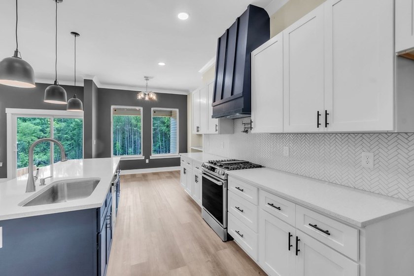 Beautiful new construction home situated on a spacious 1-acre - photo 12