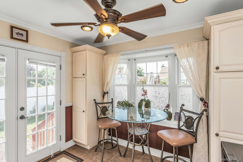 Welcome to this charming and beautifully maintained Cape Cod - photo 14