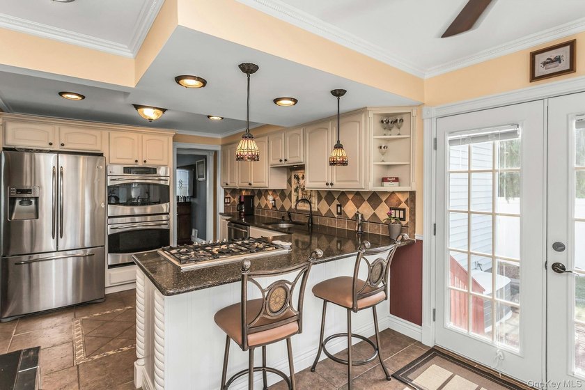 Welcome to this charming and beautifully maintained Cape Cod - photo 15