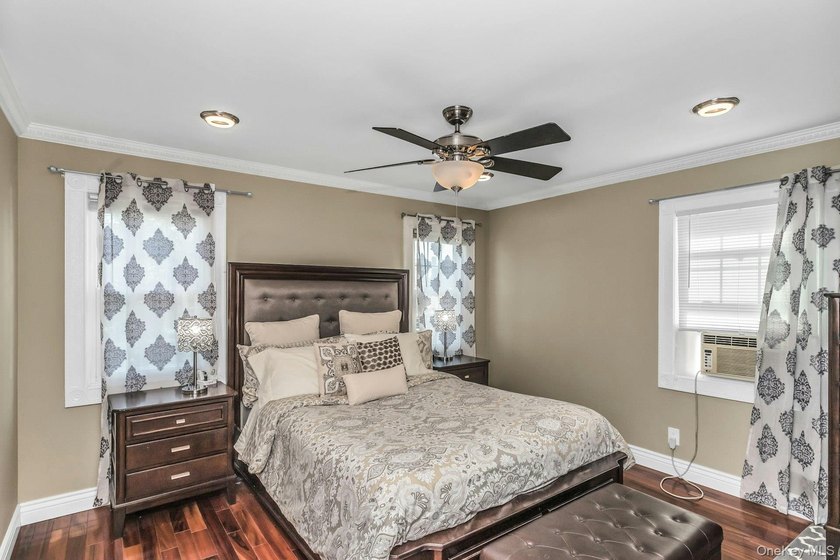 Welcome to this charming and beautifully maintained Cape Cod - photo 16
