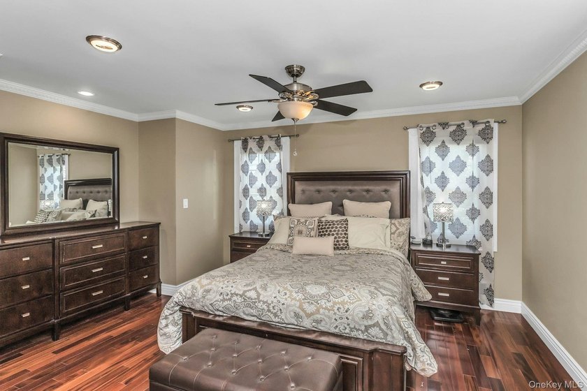 Welcome to this charming and beautifully maintained Cape Cod - photo 17