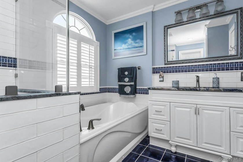 Welcome to this charming and beautifully maintained Cape Cod - photo 19