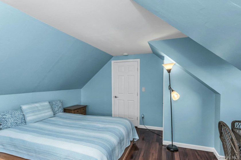 Welcome to this charming and beautifully maintained Cape Cod - photo 21