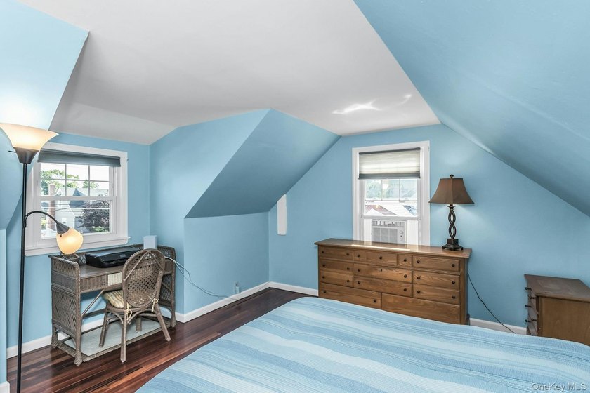 Welcome to this charming and beautifully maintained Cape Cod - photo 22