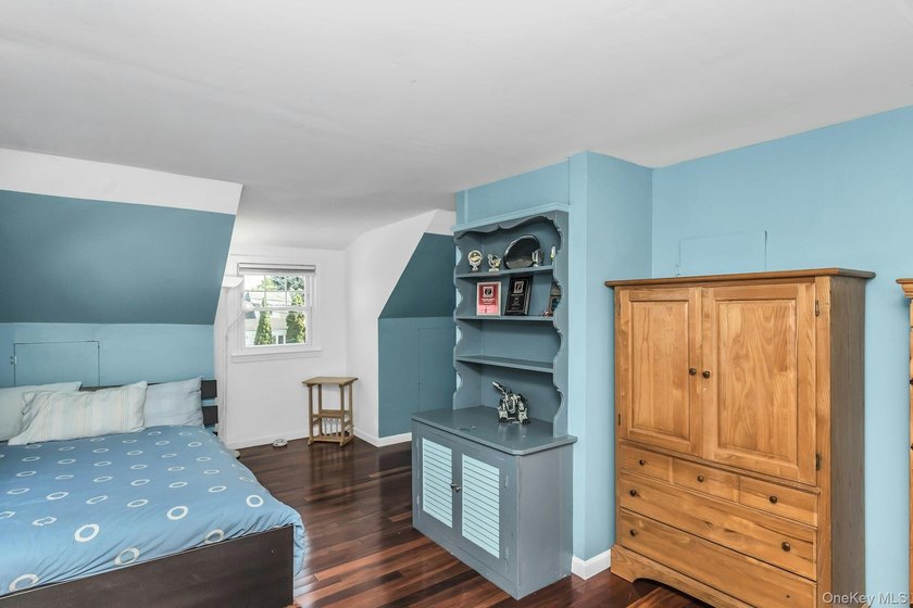 Welcome to this charming and beautifully maintained Cape Cod - photo 24