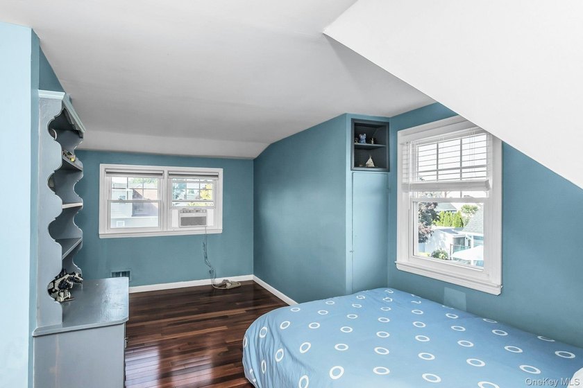 Welcome to this charming and beautifully maintained Cape Cod - photo 25