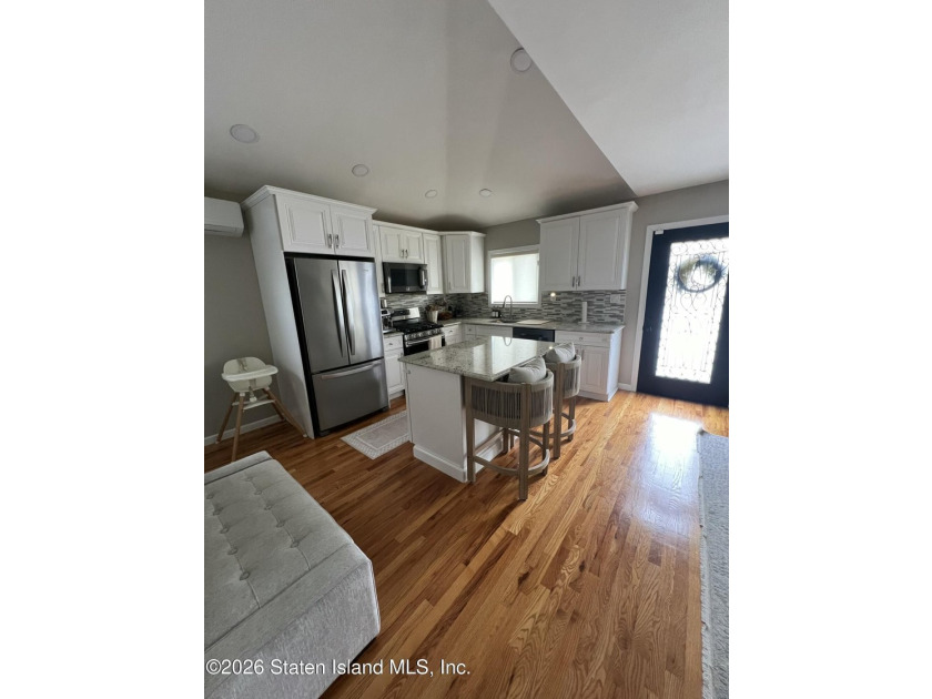 Welcome to this beautifully renovated 3-bedroom ranch that - photo 5