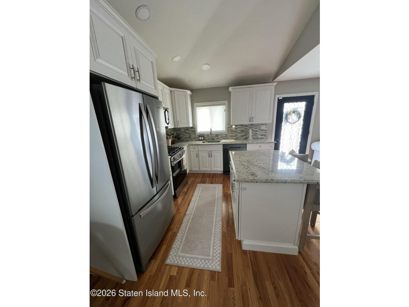 Welcome to this beautifully renovated 3-bedroom ranch that - photo 9