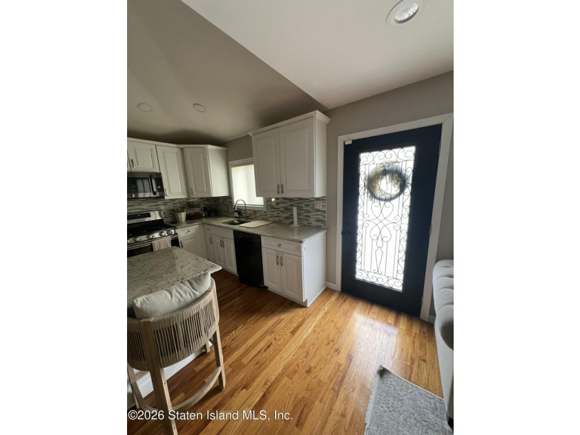 Welcome to this beautifully renovated 3-bedroom ranch that - photo 10