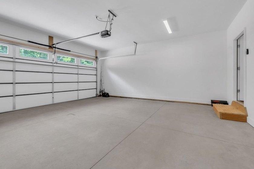 Beautiful new construction home situated on a spacious 1-acre - photo 31