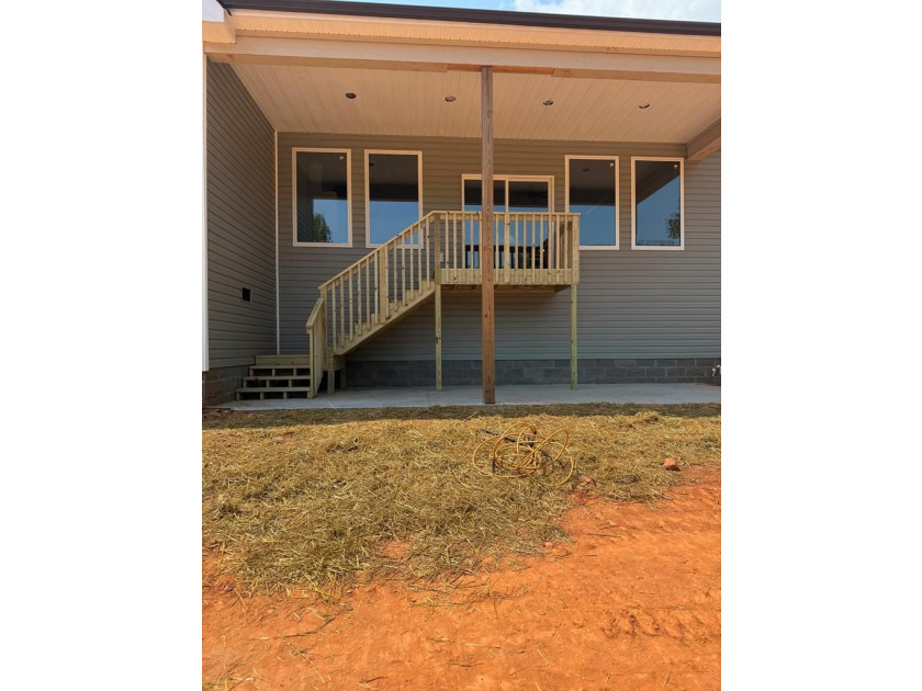 Beautiful new construction home situated on a spacious 1-acre - photo 32