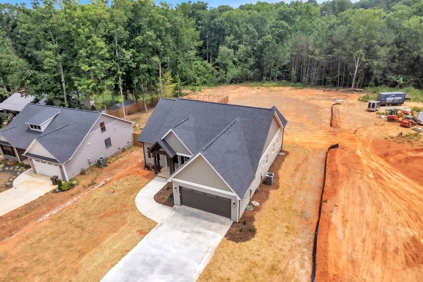 Beautiful new construction home situated on a spacious 1-acre - photo 38
