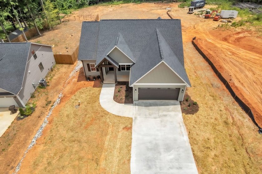 Beautiful new construction home situated on a spacious 1-acre - photo 39