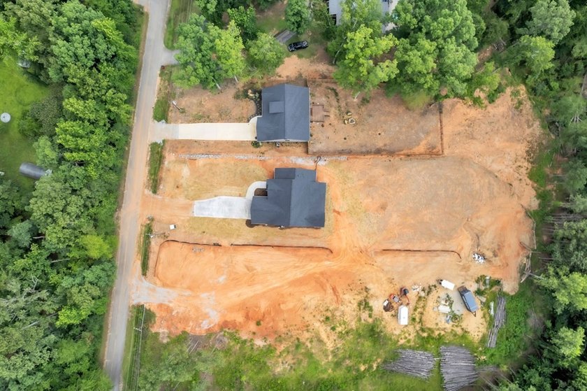 Beautiful new construction home situated on a spacious 1-acre - photo 41