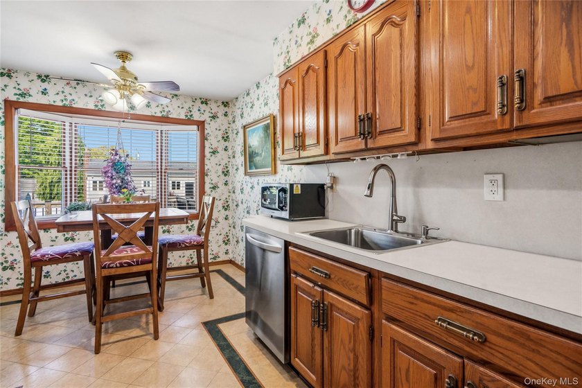 Spacious Wide Line Hi Ranch offering endless possibilities on a - photo 7