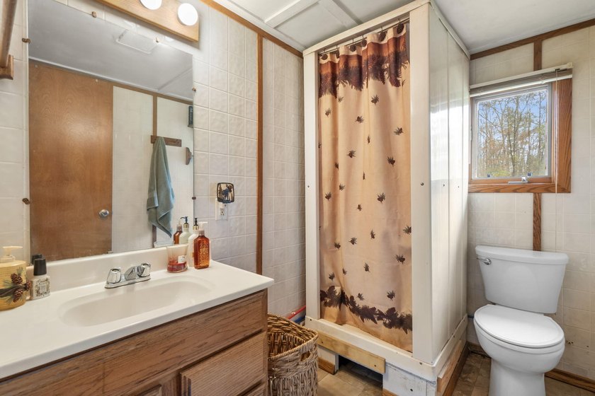 4 bed, 1 bath home conveniently located close to town and near - photo 12