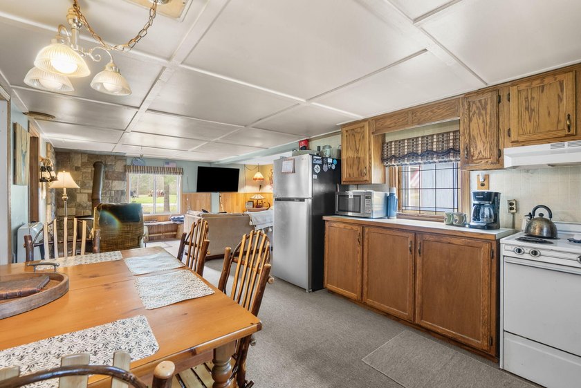 4 bed, 1 bath home conveniently located close to town and near - photo 13