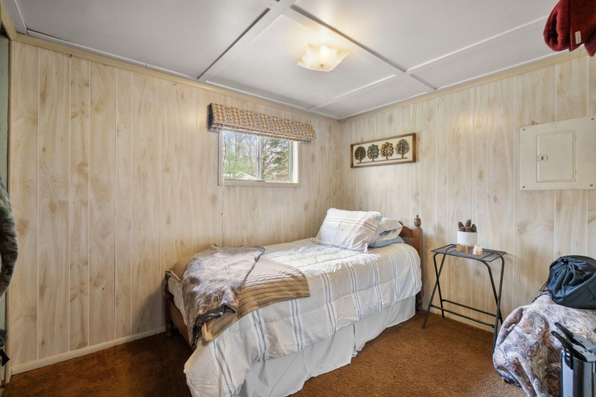 4 bed, 1 bath home conveniently located close to town and near - photo 16