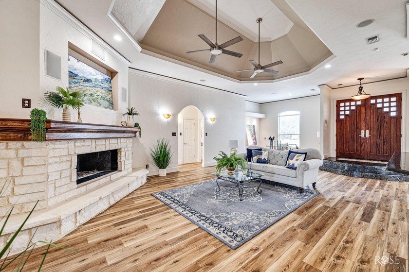 Welcome to an extraordinary Butler Farms residence where - photo 10