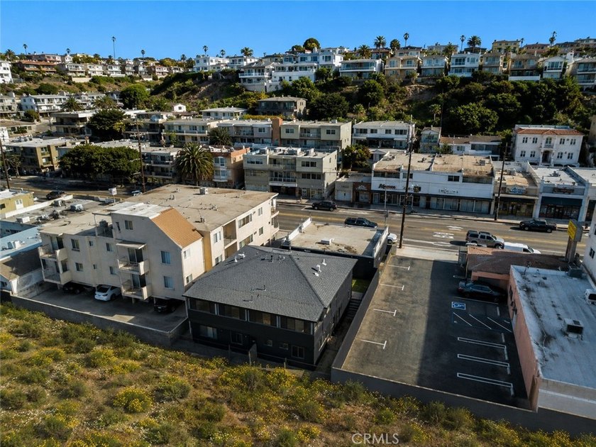 Trophy Property! Zoned LAC4 which allows for limitless use &amp; - photo 2