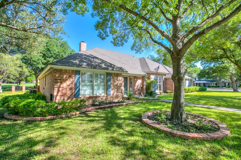 Check out this 4 bed 3.5 bath luxury home in the Heart of - photo 3