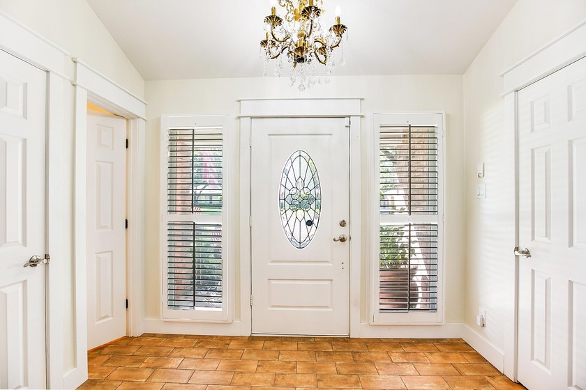 Check out this 4 bed 3.5 bath luxury home in the Heart of - photo 7