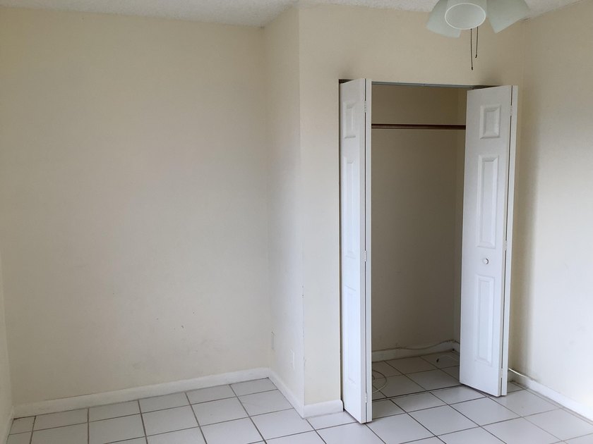 Spacious condo on PH 5th floor, corner unit., no neighbors above - photo 12
