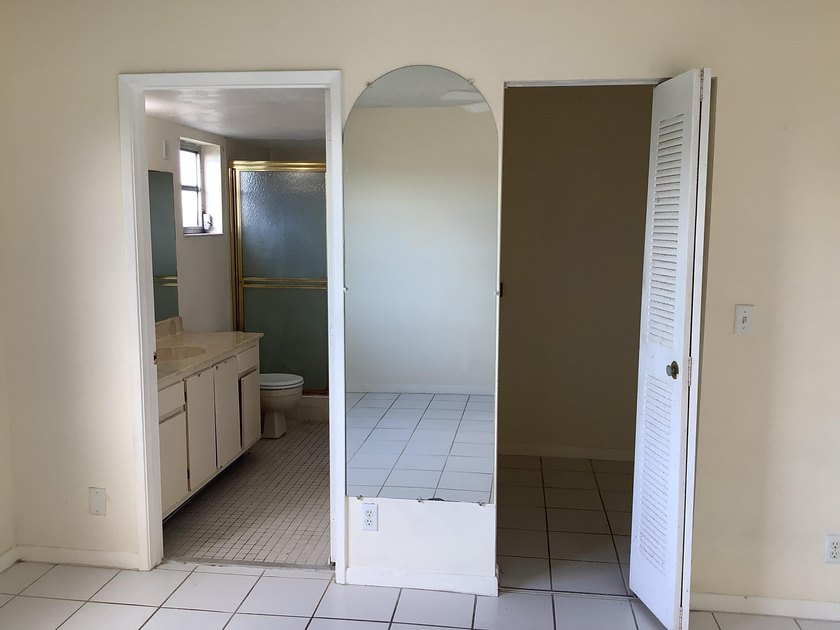Spacious condo on PH 5th floor, corner unit., no neighbors above - photo 14